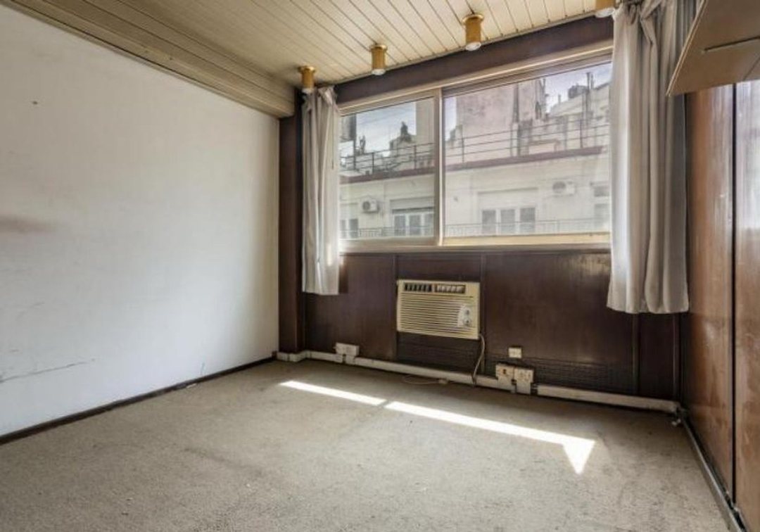 VENTA OFICINA MICROCENTRO A RECICLAR PISO ALTO
