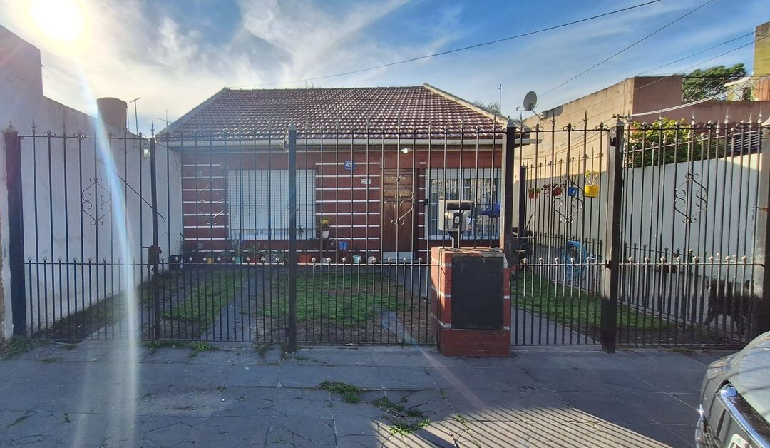 ALQUILER CASA 3 AMB LOTE 447M2. LANUS OESTE