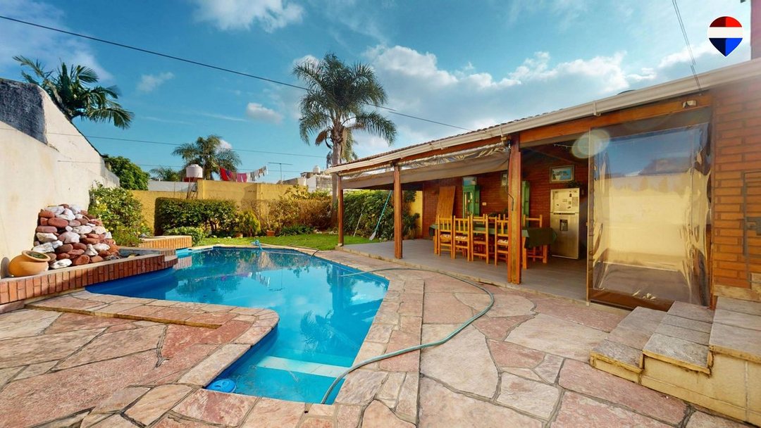 CASA 4 AMB EN VENTA EN BALLESTER C/ PILETA GARAGE