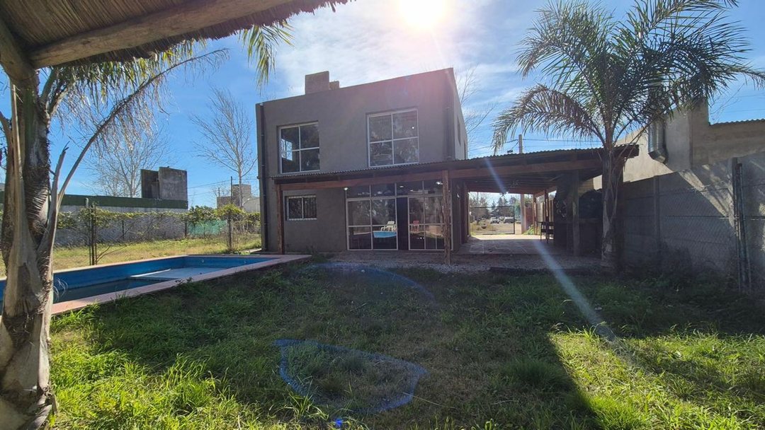 CASA EN VENTA 3 DORMITORIOS PILETA ROLDAN
