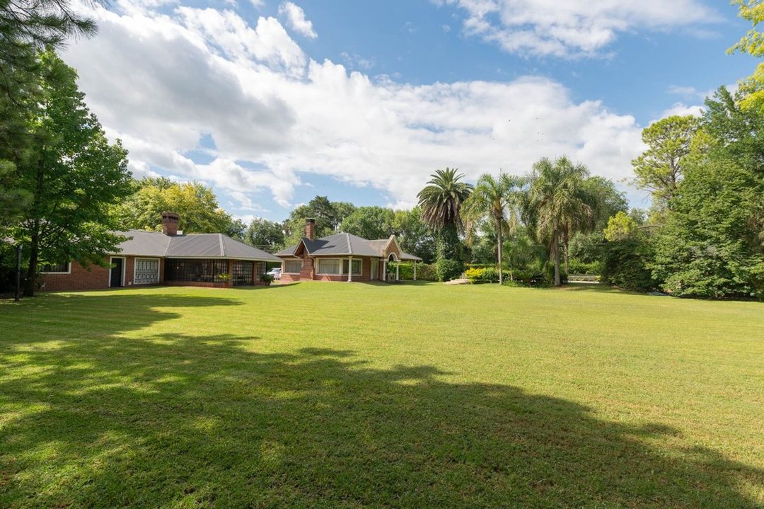 VENTA CASA SOBRE LOTE DE 3.222 M2.COTOS DE ALAMEDA