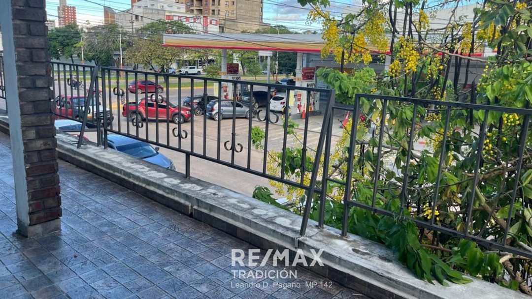 VENTA CASA + LOCAL COMERCIAL + DEPTOS- ZONA UNNE