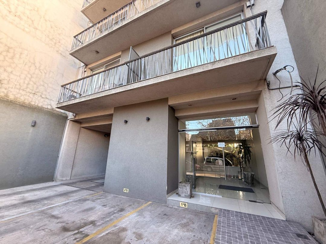 VENTA DEPTO 3 AMB BERAZATEGUI CENTRO CON COCHERA