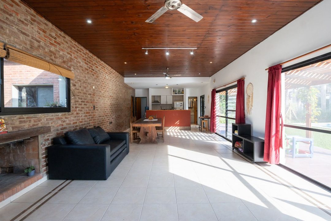 ZONA EL MATE: CASA DE 3 DORMITORIOS CON PILETA