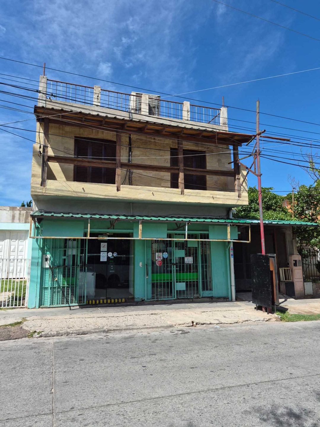Amplia Vivienda con Gran Salón Comercial San Luis