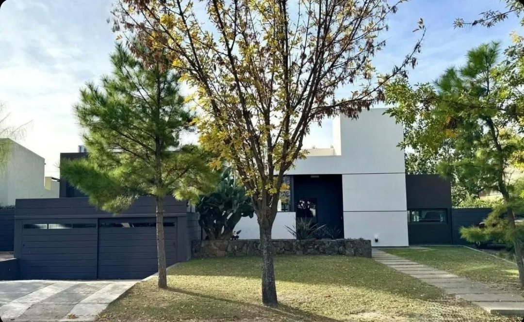 VENTA CASA 3 DORMITORIOS BARRIO FINCAS DEL SUR II