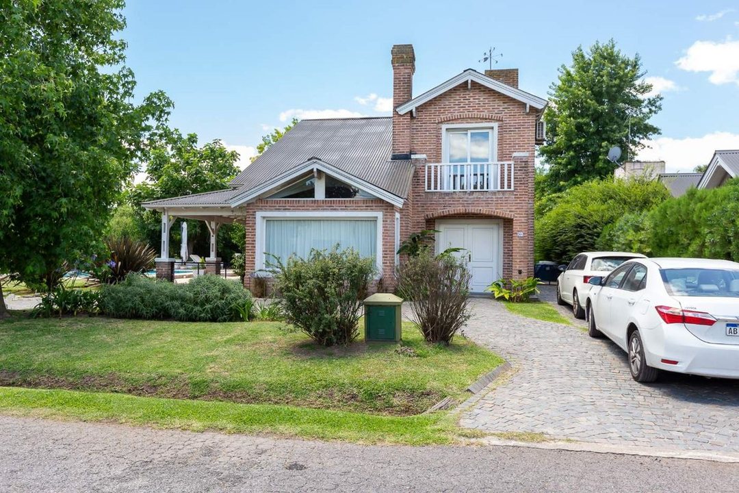 VENTA CASA 4 AMB EN BANCO PROVINCIA - PERMUTA