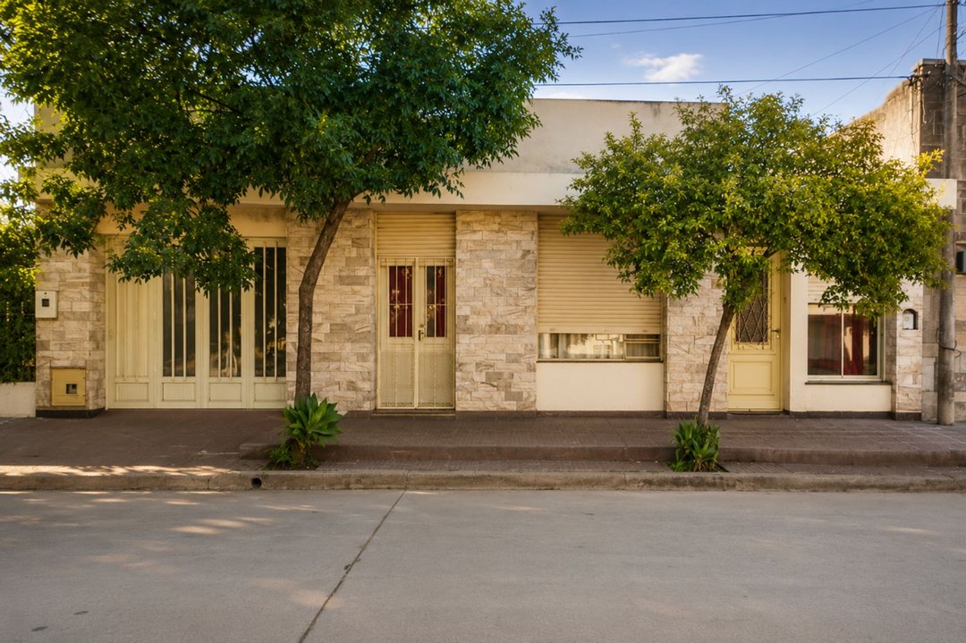 VENTA / CASA / LOCAL COMERCIAL