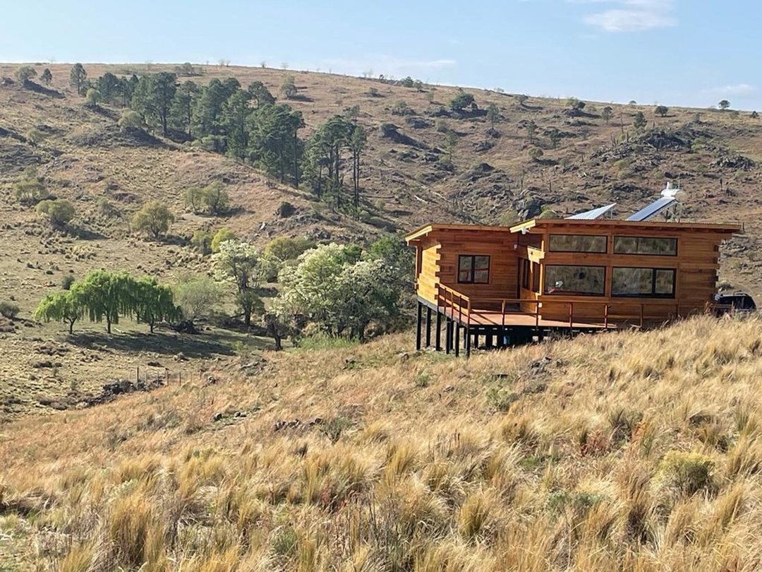 VENTA CABAÑA SUSTENTENTABLE EL DURAZNO DE 1.75HA