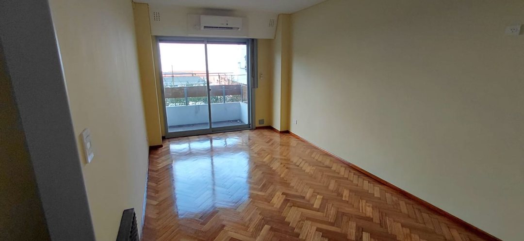 Alquiler Tres ambientes balcon y Patio Centro