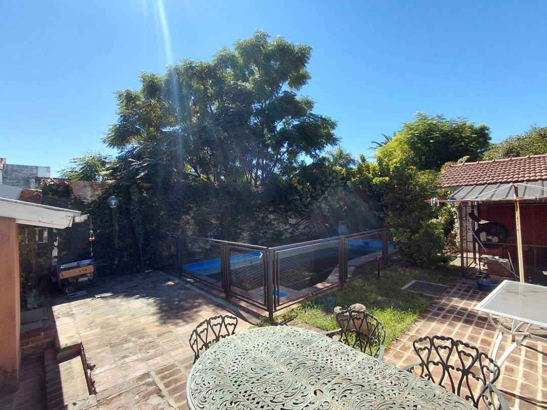 VENTA CASA DE 5 AMBIENTES  PARQUE Y PILETA  PADUA
