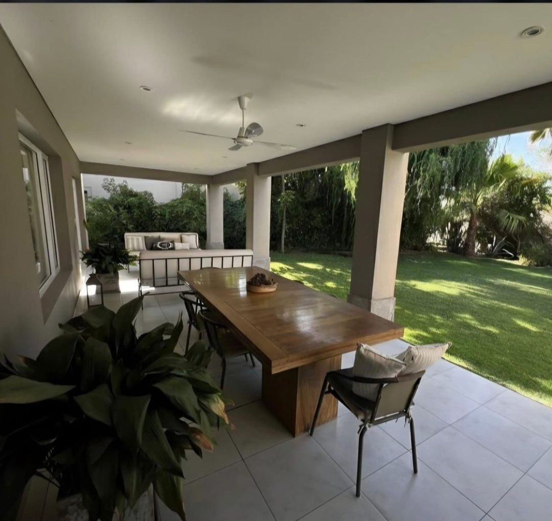 CASA EN VENTA BARRIO PUEYRREDON LUJAN DE CUYO MEND