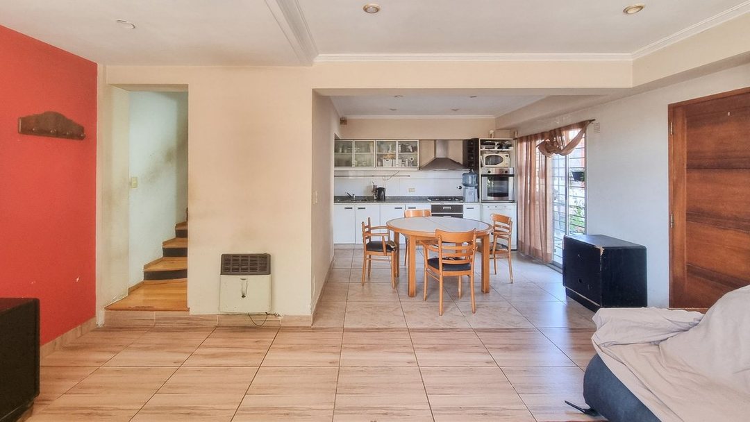 Venta Ph de 5 amb. con patio y cochera en Olivos