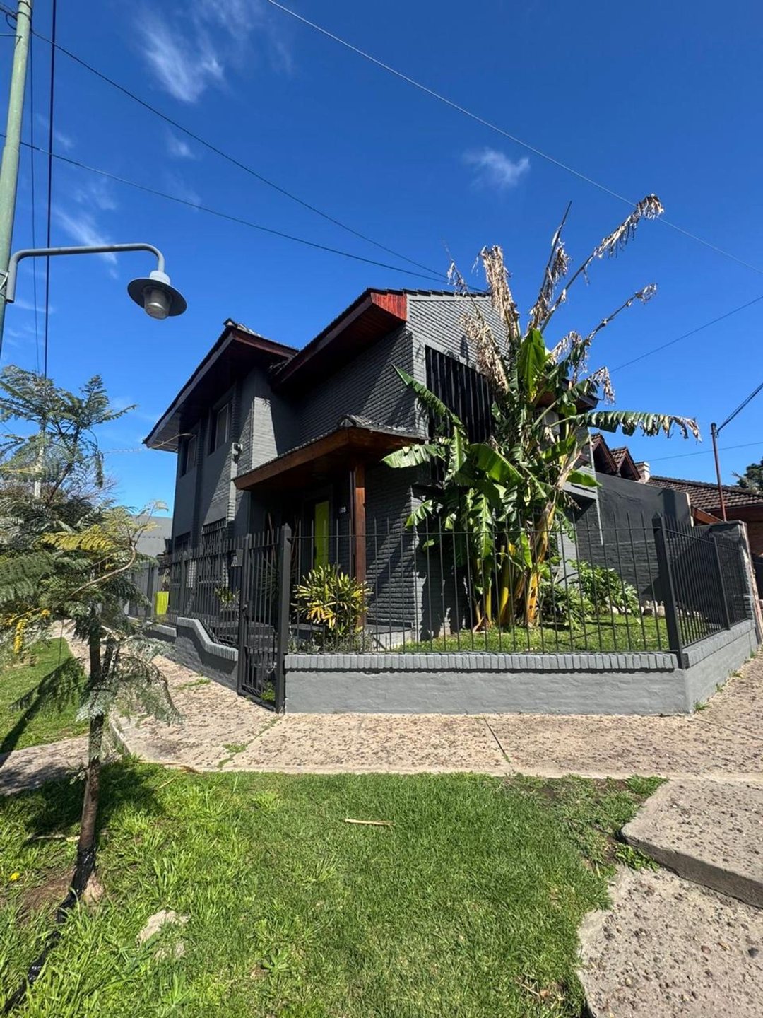 VENTA CASA 5 AMB C/COCHERA-V. ADELINA USO PROF.