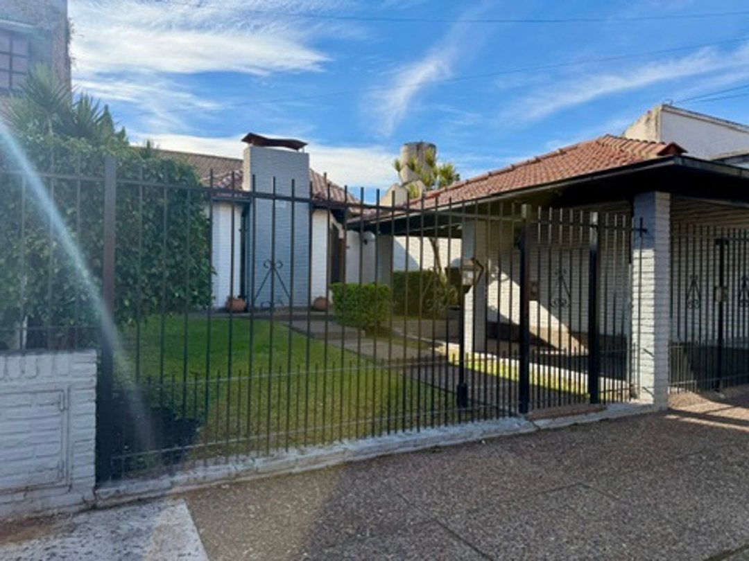 VENTA CASA 3 AMB CON PARQUE | PISCINA | QUINCHO