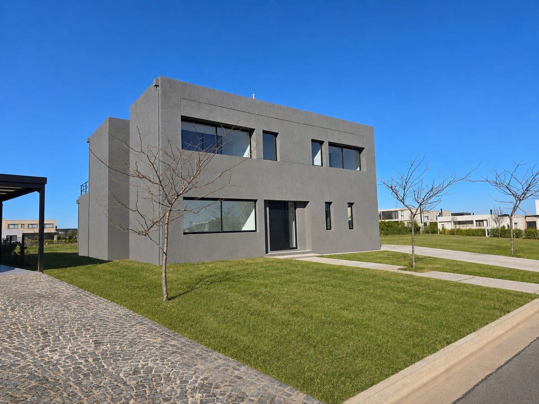 Excepcional casa a estrenar en 2 plantas, piscina
