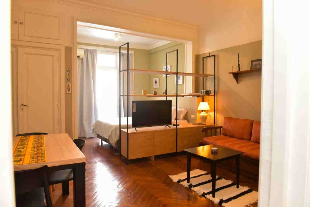 ALQUILER MONOAMBIENTE CON BALCON  EN MICROCENTRO