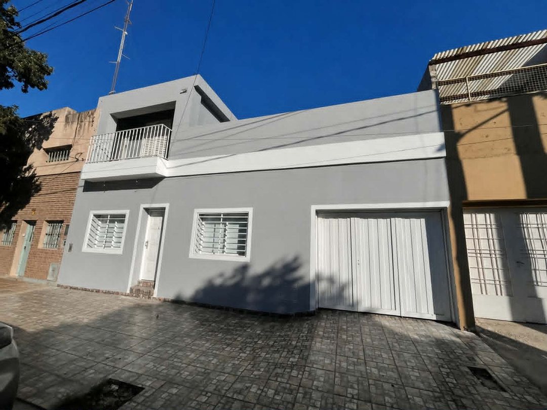 VENTA 2 DPTOS EN ALTO ALBERDI CON COCHERA