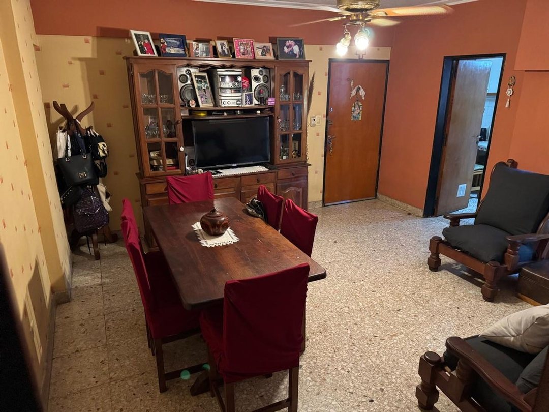 3 AMBIENTES EN LANUSITA C/ COCHERA.-APTO CREDITO