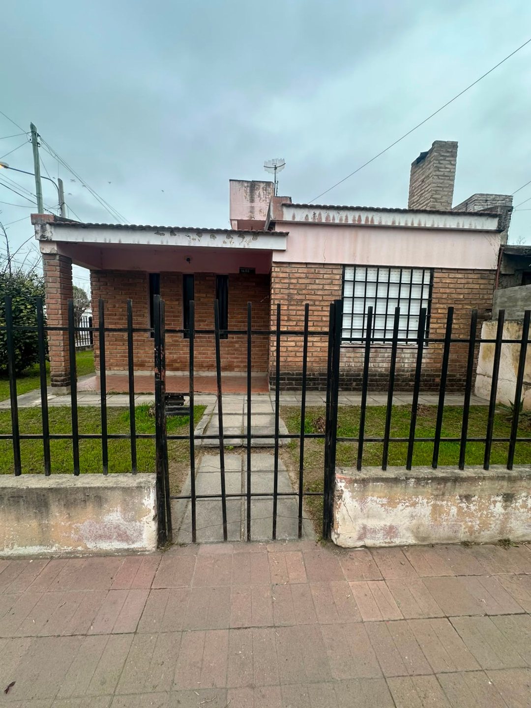 CASA ESQUINA EN VILLA LIBERTAOR