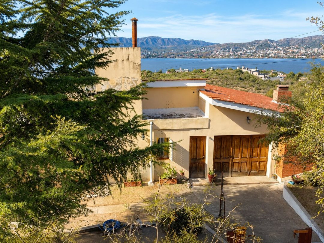 CASA 2 DORMITORIOS EXCELENTE VISTA PANORAMICA LAGO