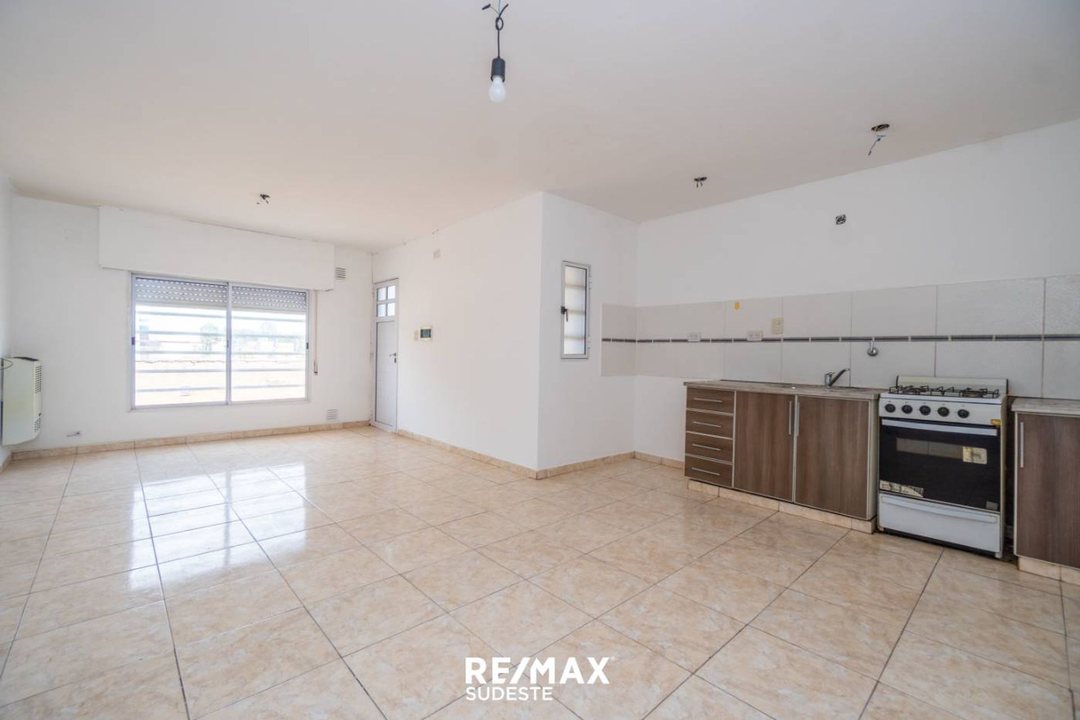 Complejo de 4 DPTOS  Modernos de 1 Dorm.  + lote.