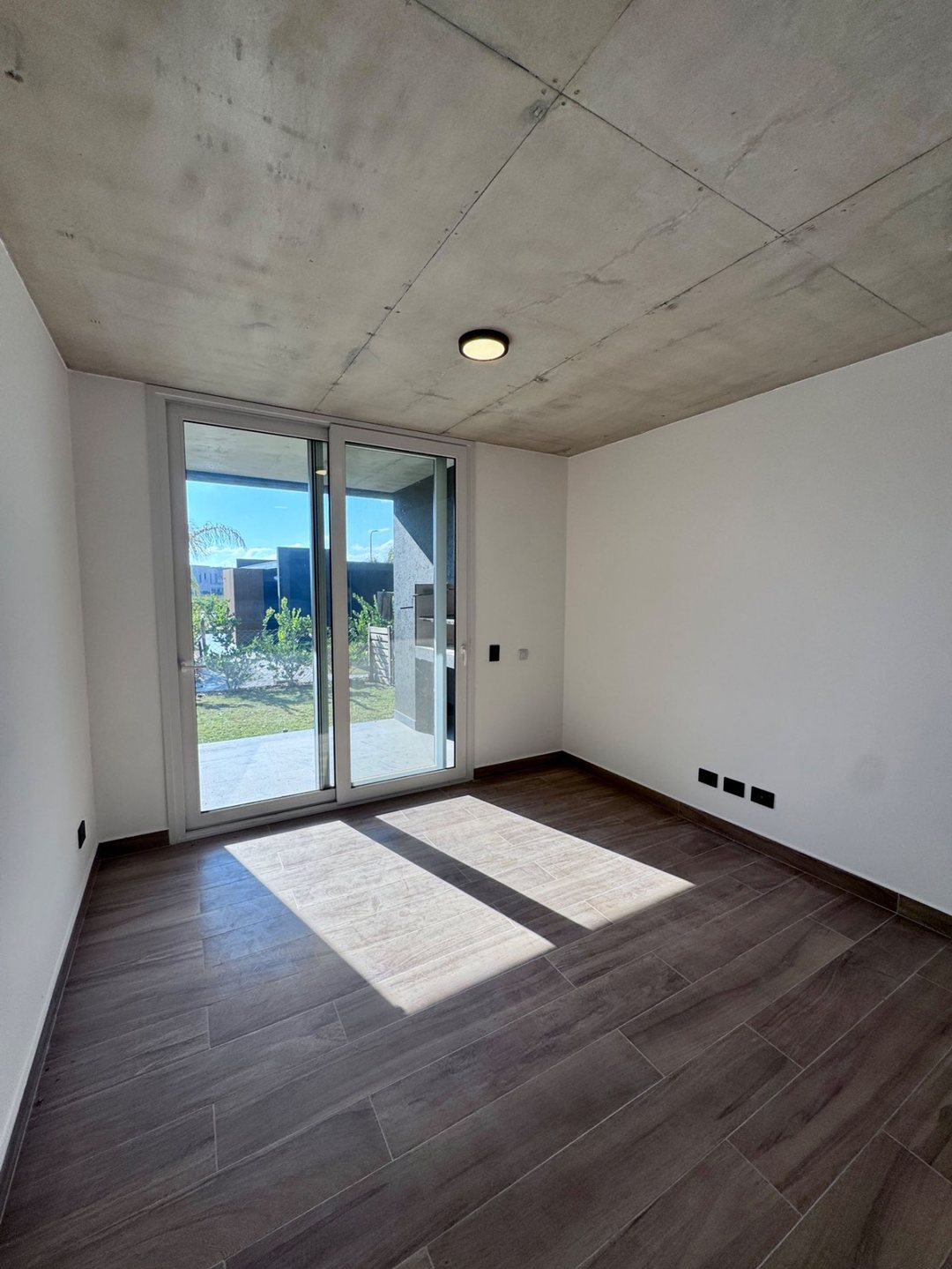 Venta departm 2 ambientes Milenia Nordelta cochera