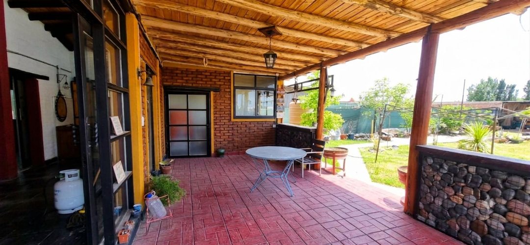 VENTA CASA QUINCHO CON PILETA LUJAN DE CUYO