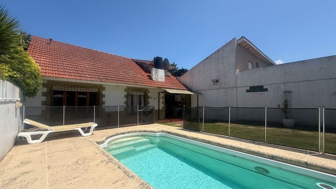 VENTA CASA 5 AMBIENTES CONSTITUCIÓN PILETA QUINCHO