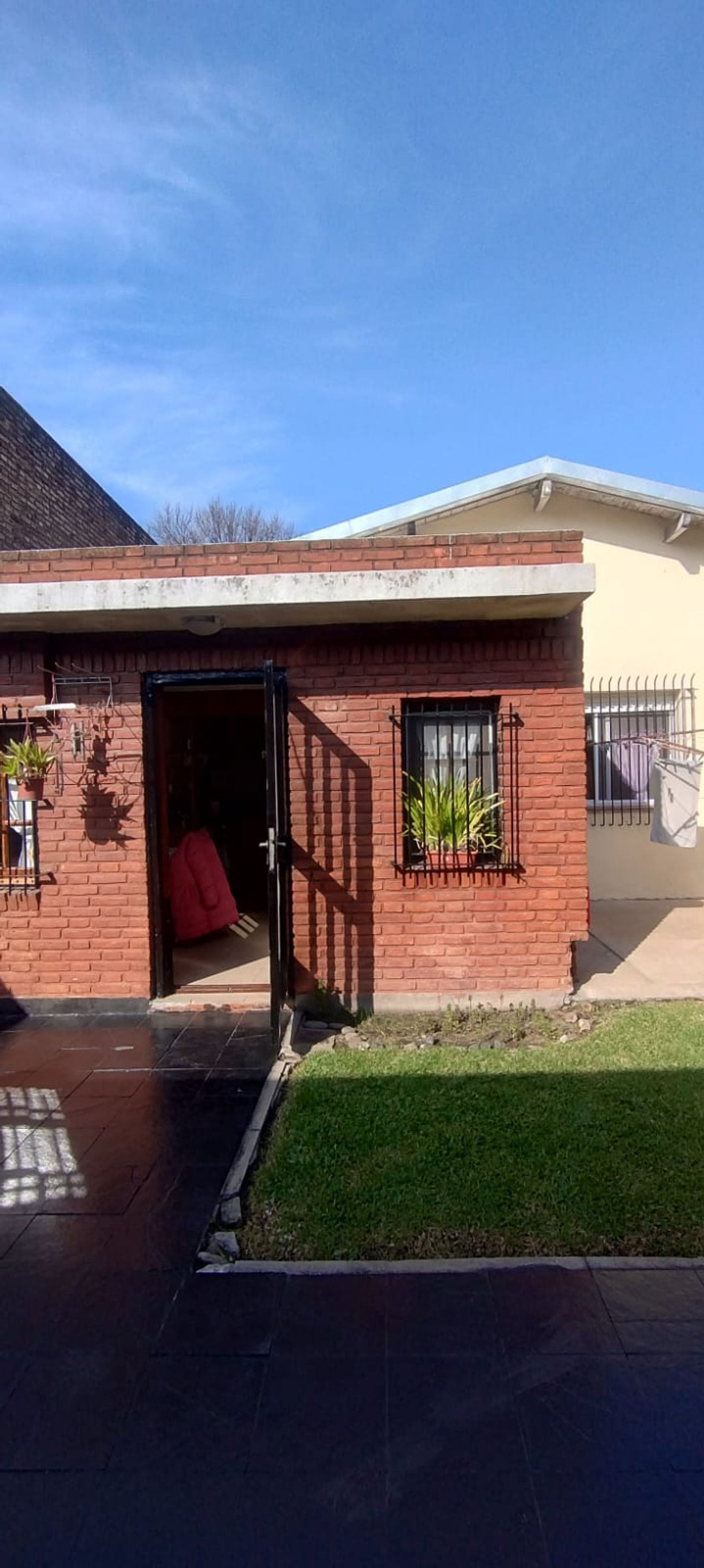 VENTA CASA 3 AMBIENTES CON COCHERA Y QUINCHO