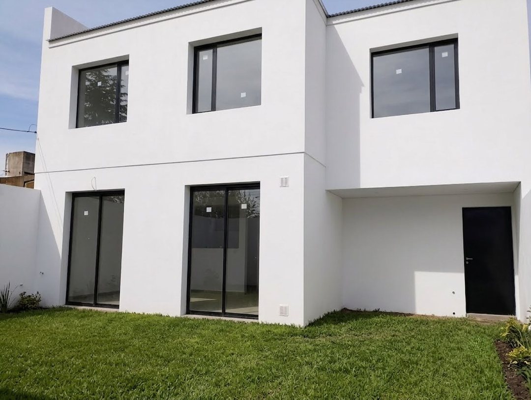 DUPLEX 3 DORMITORIOS CON PATIO CENTRO TANDIL