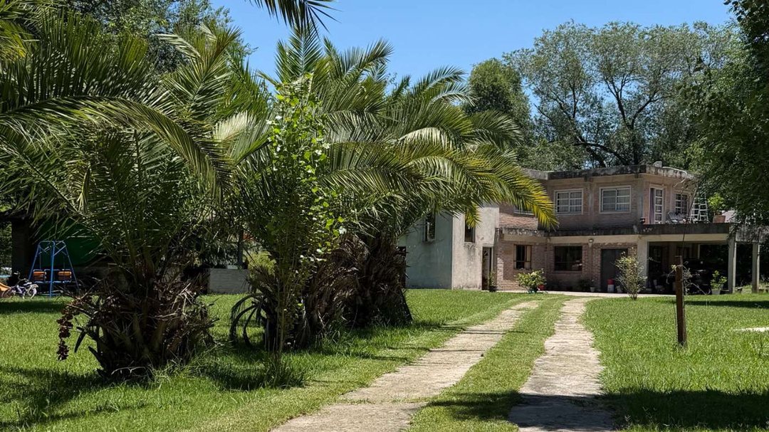 VENTA CASA 330 M² EN LOTE DE 2.531 M²- PILAR
