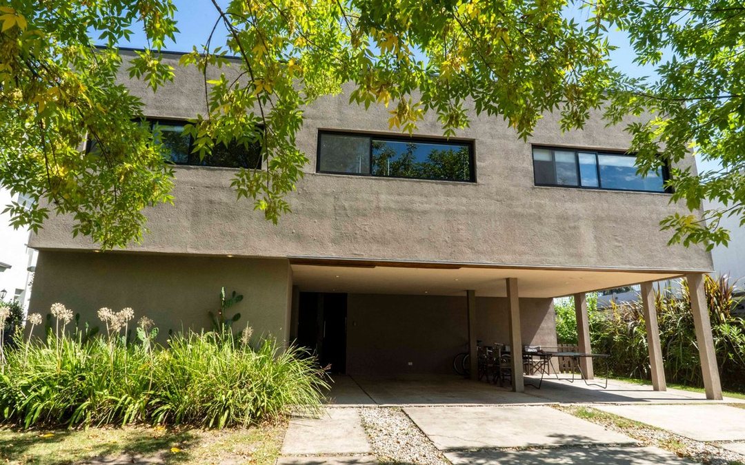 VENTA CASA 5amb B. SAN ISIDRO LABRADOR,DIQUE LUJAN
