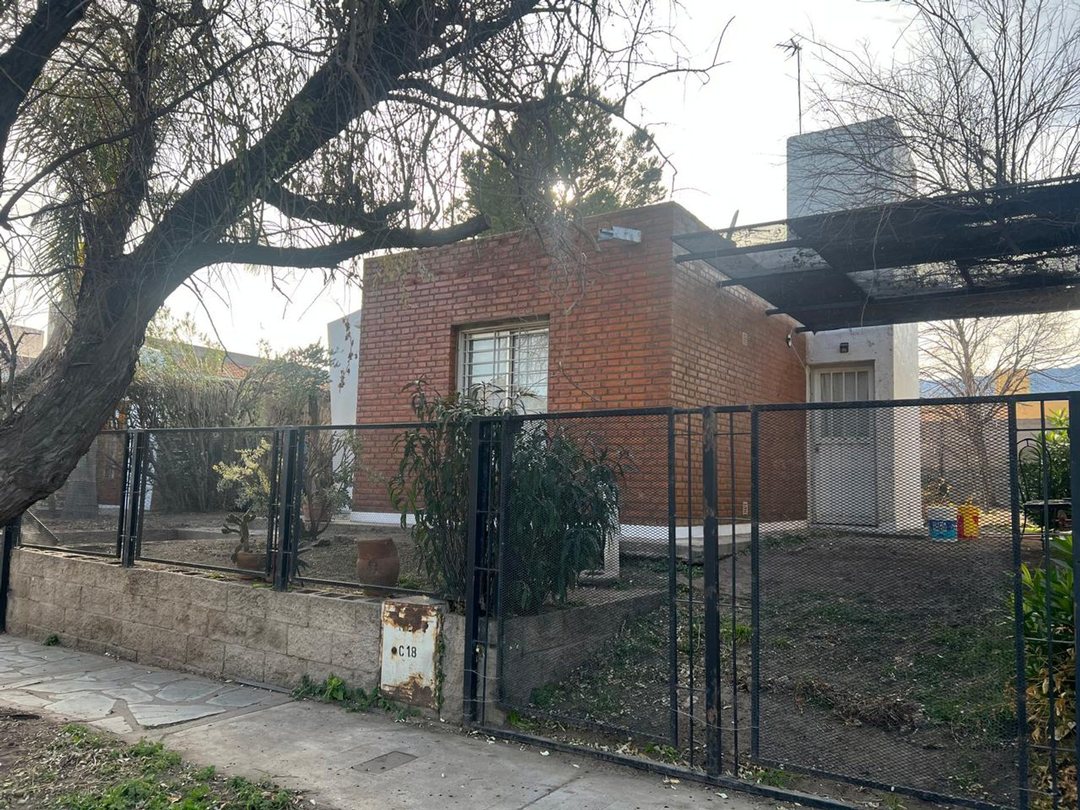 VENTA DE CASA EN BARRIO LOS LAPACHOS LA PUNTA