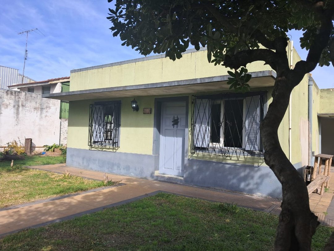 VENTA CASA 3 AMBIENTES  LOMA HERMOSA GALPON