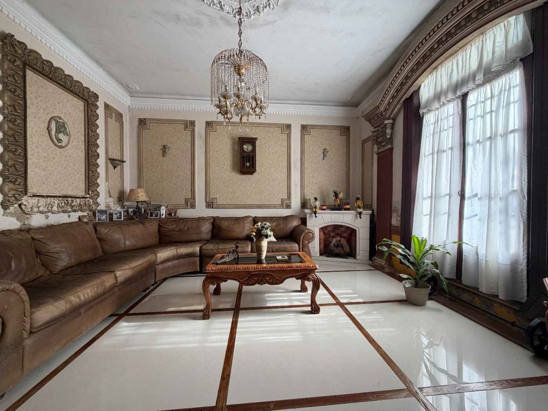 CASA EN VENTA EN BANFIELD E. 4 AMB. RECICLADA