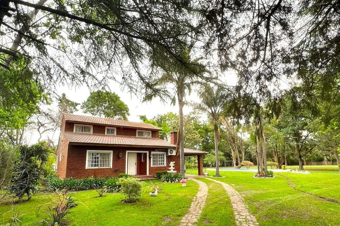 Venta de Casa Quinta en Parque Juralo + LOTE