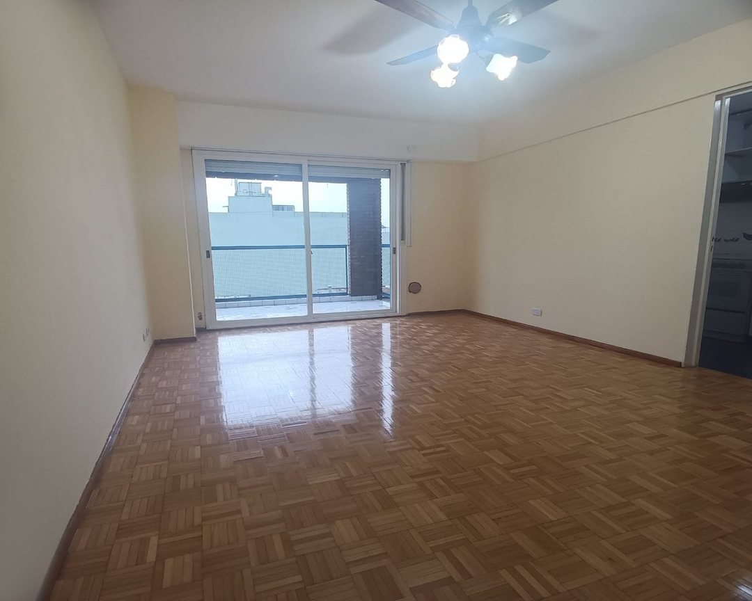 Departamento en Alquiler – 2 Amb con Balcón FLORES
