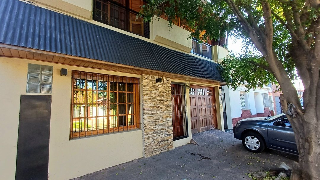 PH T/CASA AL FTE 3 DORM + COCHERA BANFIELD