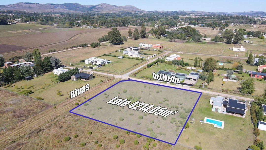 EN VENTA AMPLIO LOTE ZONA BARRIO GRADUADOS