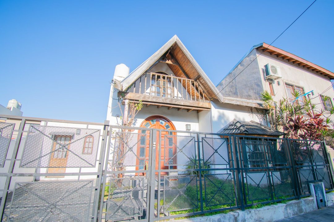 Venta Casa 4 ambientes cochera Villa Ballester