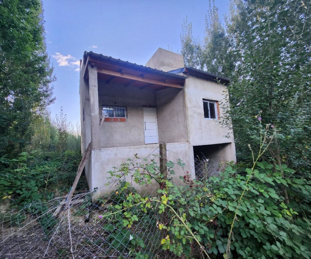 CASA A TERMINAR EN YACANTO ESCRITURA Y PLANOS