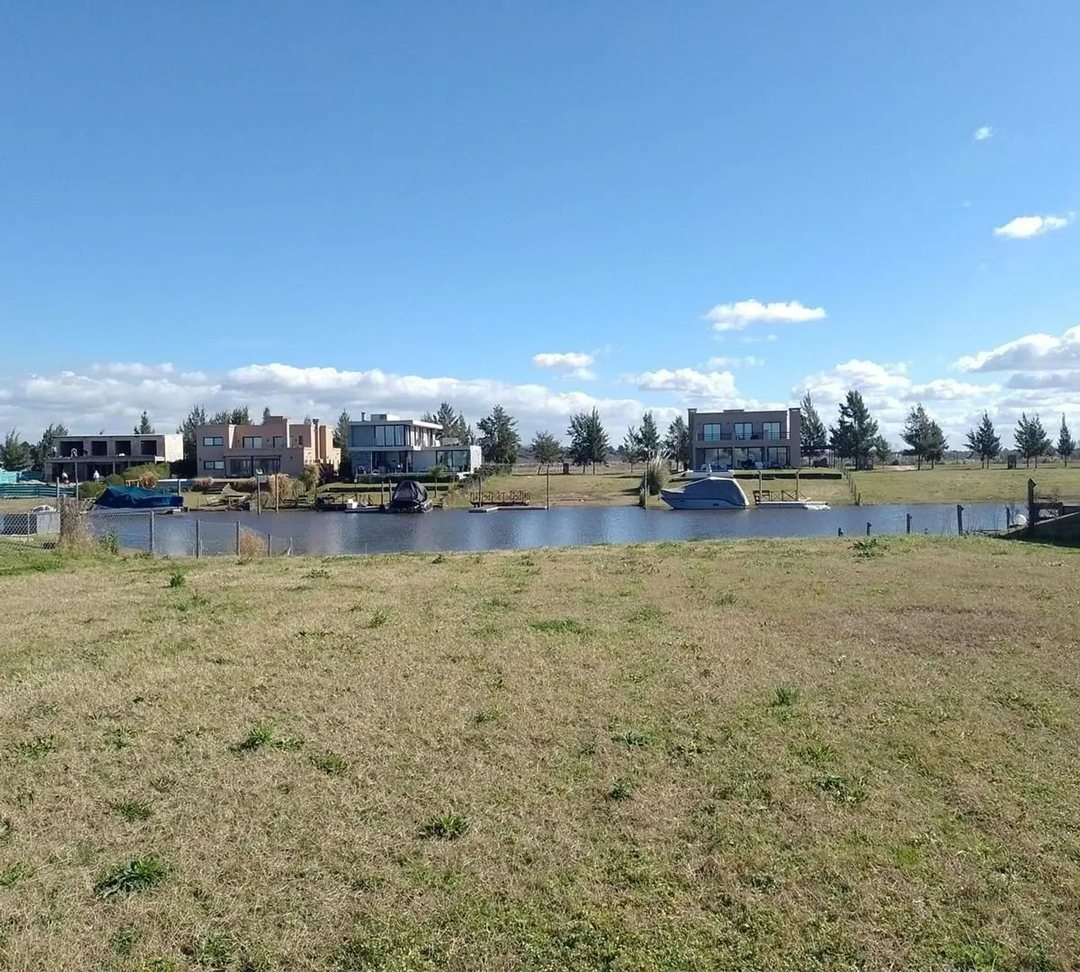 Venta terreno al rio Barrio el Naudir Escobar