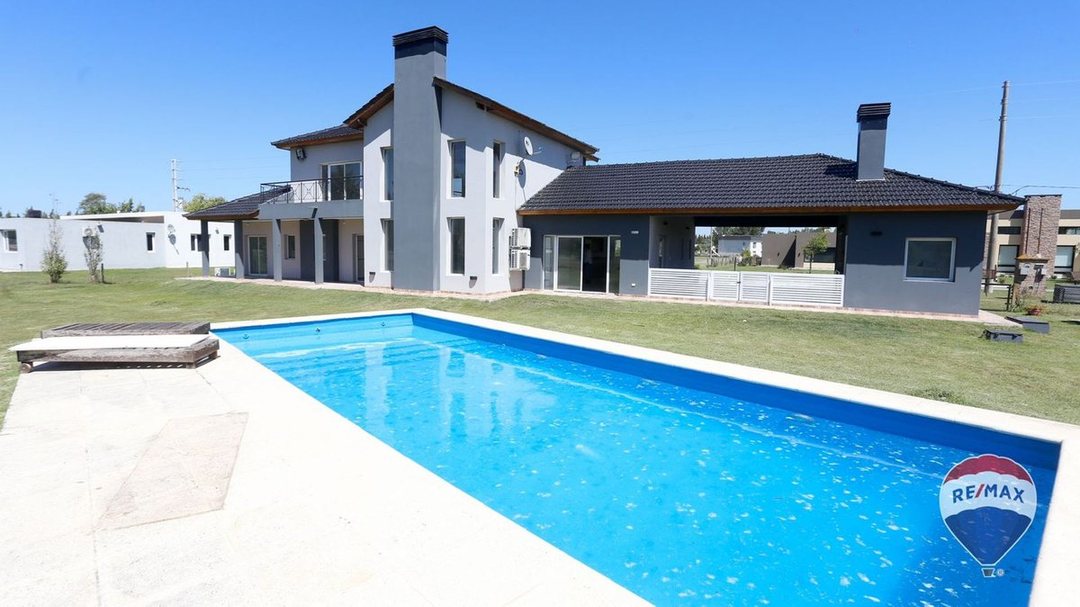 CASA 5 AMBIENTES EN ALQUILER FINCAS DE SAN VICENTE
