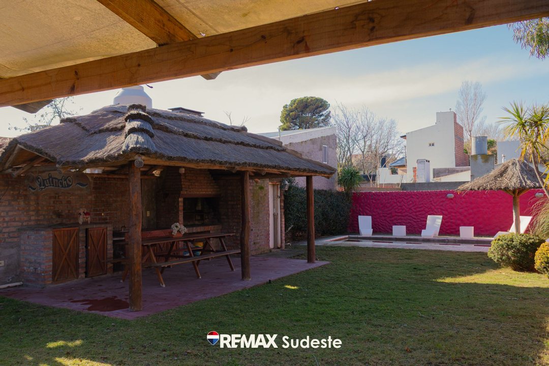 CASA 2 DORMITORIOS CON PILETA APTA CREDITO