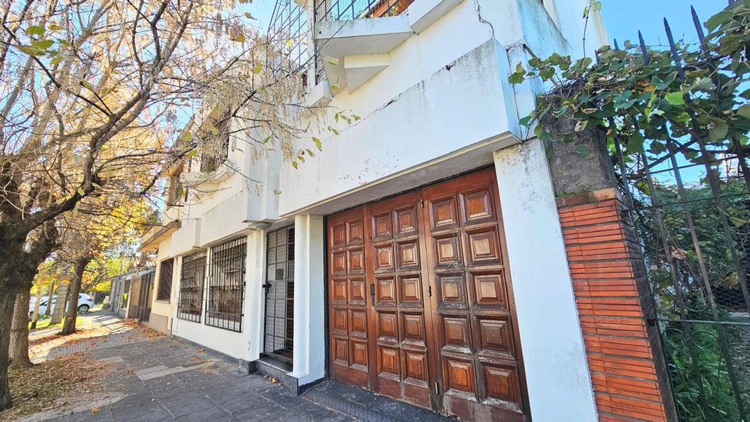VENTA CASA 5 AMBIENTES RAMOS MEJIA CENTRO