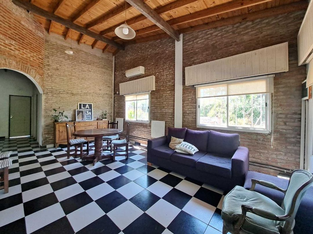 CASA EN VENTA EN PASO DEL REY-AMPLIO PARQUE