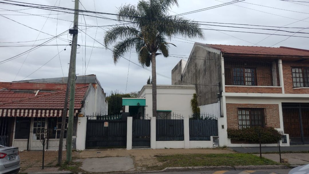 CASA EN VENTA C/CUARTO HUESP. PILETA PARQUE Y COCH
