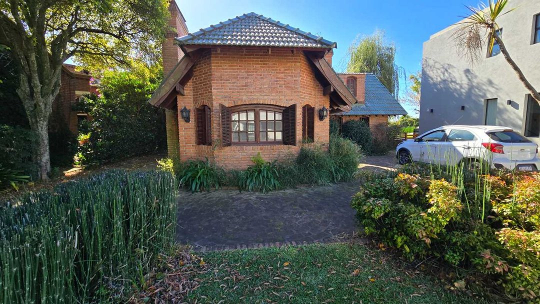 VENTA CASA 4 AMB BARRIO EL CARMEN HUDSON