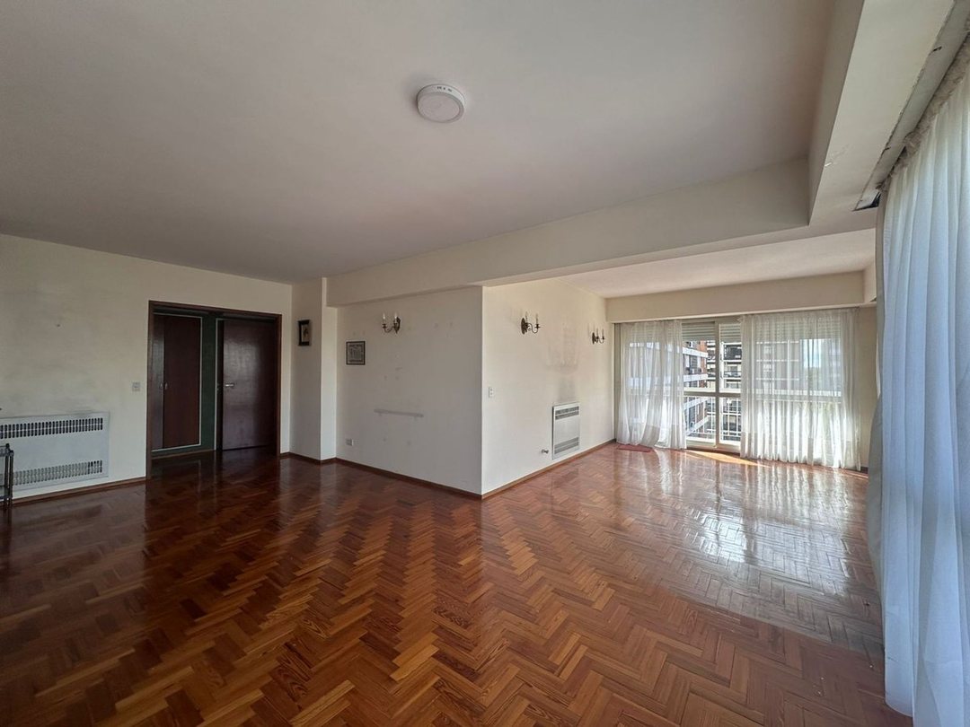 Depto venta 4 amb + dep. de servicio  Martinez